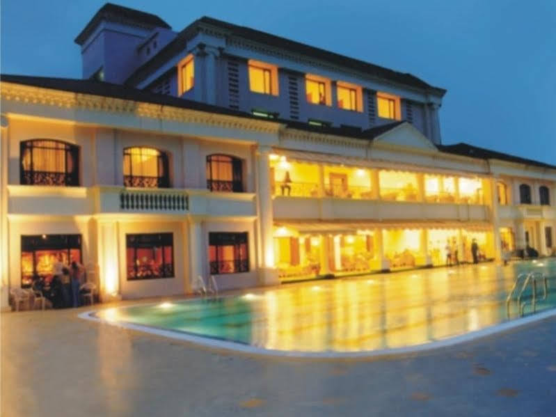 The Classique Club Βομβάη Εξωτερικό φωτογραφία